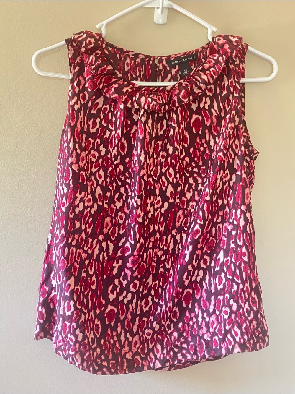 Vintage Banana Republic 100% Silk Pink Leopard Print Ruffle Neck Blouse XS